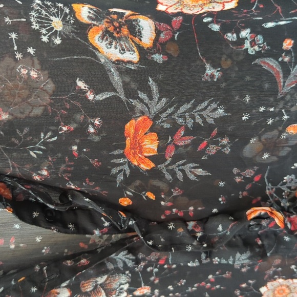 REITMANS BLACK FLORAL SHEER SLEEVELESS BLOUSE - Picture 2 of 6